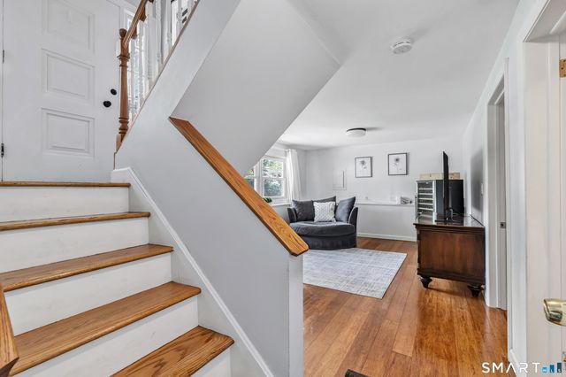 16 Mayflower Circle, Fairfield, CT 06824