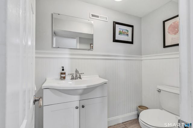 16 Mayflower Circle, Fairfield, CT 06824