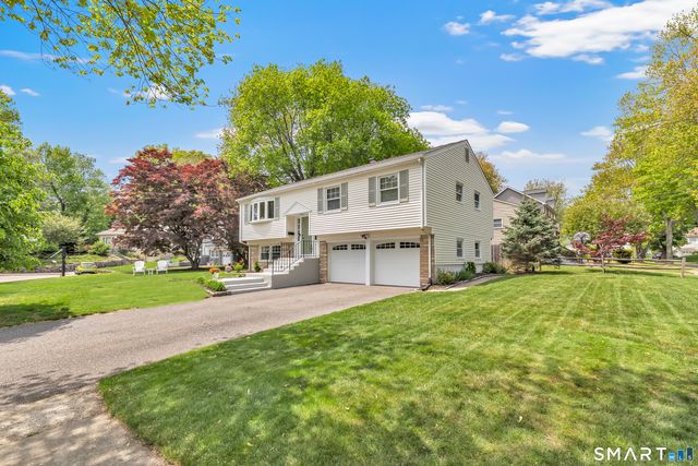 16 Mayflower Circle, Fairfield, CT 06824