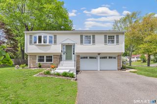 16 Mayflower Circle, Fairfield, CT 06824
