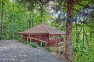 1429 Zurich Rd, Gatlinburg, TN 37738