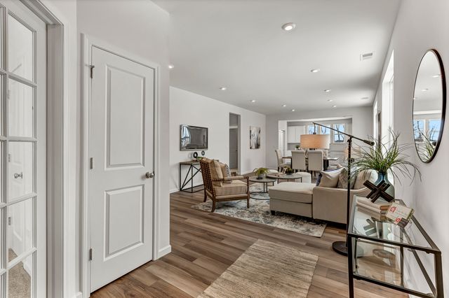 2813 Spring Circle South, Lindenhurst, IL 60046