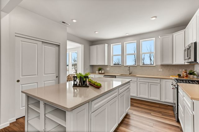 2813 Spring Circle South, Lindenhurst, IL 60046