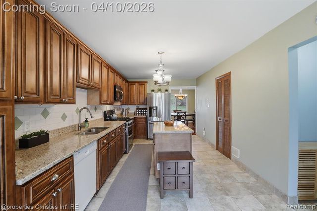 2835 Aspen Lane, Bloomfield Village, MI 48302