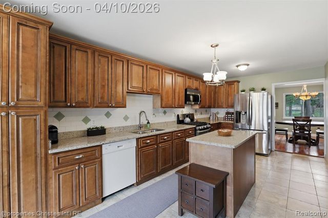 2835 Aspen Lane, Bloomfield Village, MI 48302