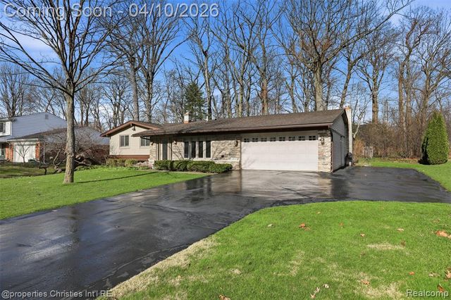 2835 Aspen Lane, Bloomfield Village, MI 48302