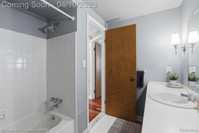 2835 Aspen Lane, Bloomfield Village, MI 48302