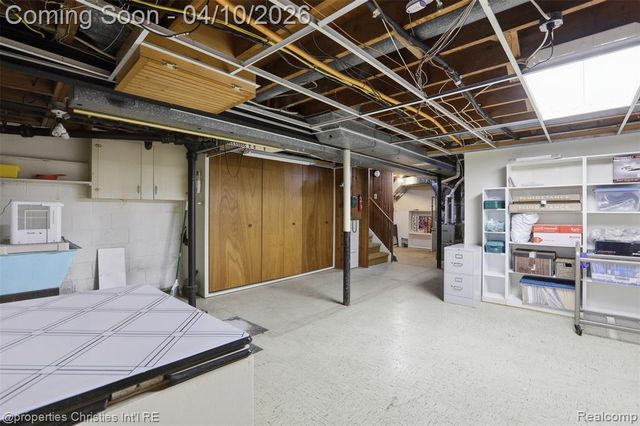 2835 Aspen Lane, Bloomfield Village, MI 48302