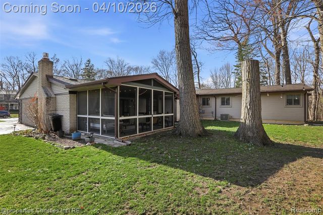 2835 Aspen Lane, Bloomfield Village, MI 48302