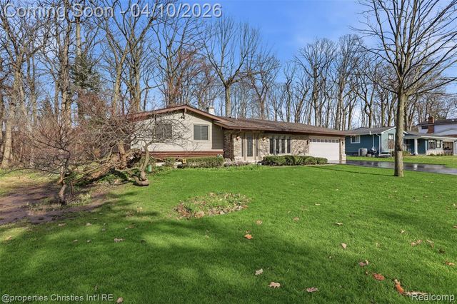 2835 Aspen Lane, Bloomfield Village, MI 48302