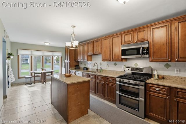 2835 Aspen Lane, Bloomfield Village, MI 48302