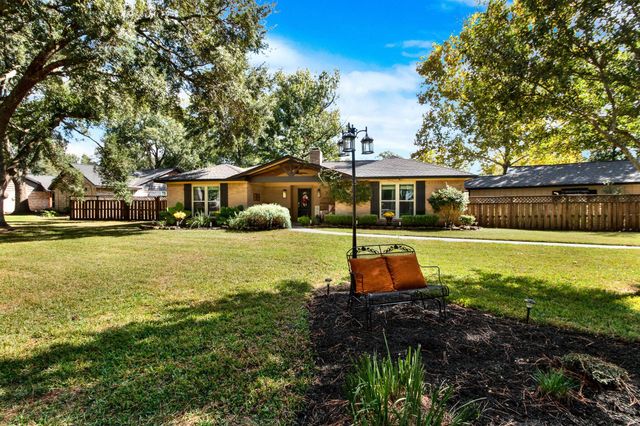 1219 Coe Road, Pinehurst, TX 77362