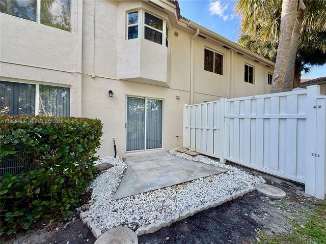 2251 NW 77th Way 102, Pembroke Pines, FL 33024