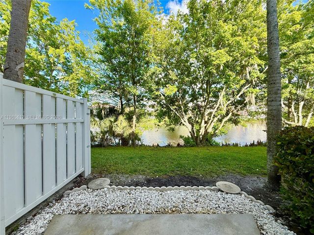 2251 NW 77th Way 102, Pembroke Pines, FL 33024