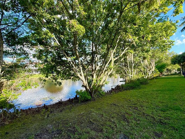 2251 NW 77th Way 102, Pembroke Pines, FL 33024