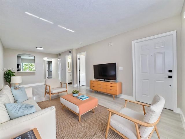 2251 NW 77th Way 102, Pembroke Pines, FL 33024