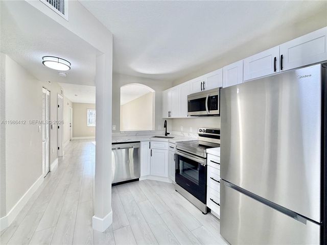 2251 NW 77th Way 102, Pembroke Pines, FL 33024