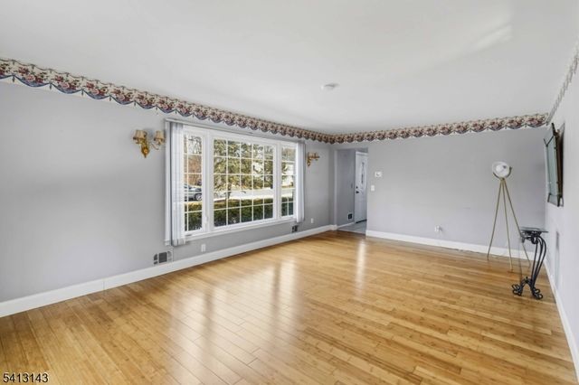 34 Sand Hill Rd, Morristown Town, NJ 07960