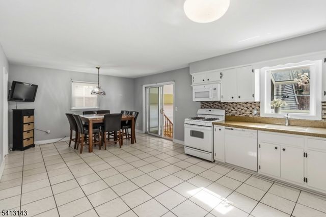 34 Sand Hill Rd, Morristown Town, NJ 07960