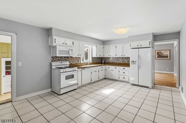 34 Sand Hill Rd, Morristown Town, NJ 07960