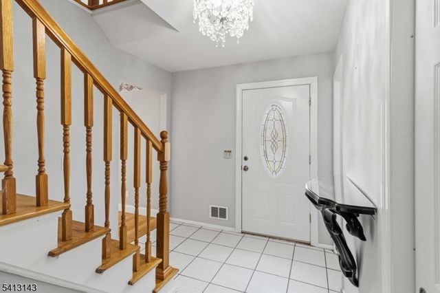 34 Sand Hill Rd, Morristown Town, NJ 07960