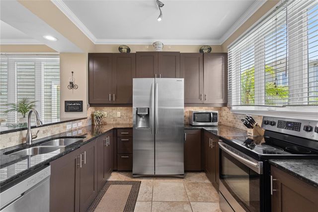 528 FOREST WAY, Longboat Key, FL 34228