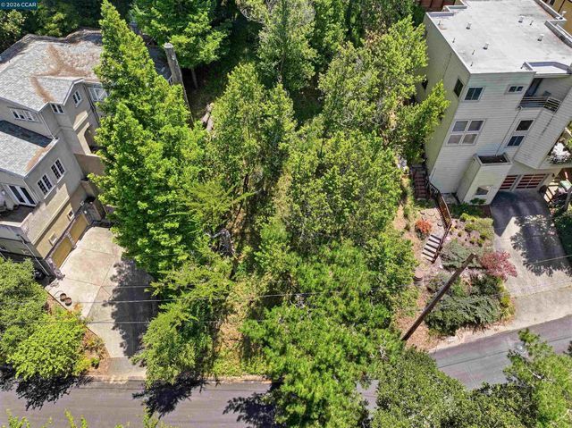 6690 Gunn Dr, Oakland, CA 94611