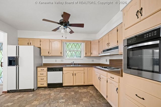 54 Oakmont Drive, Poca, WV 25159