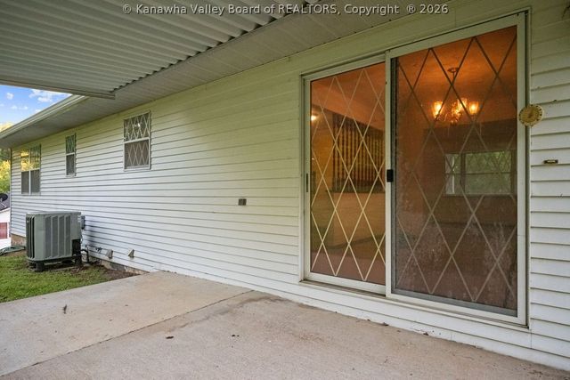 54 Oakmont Drive, Poca, WV 25159