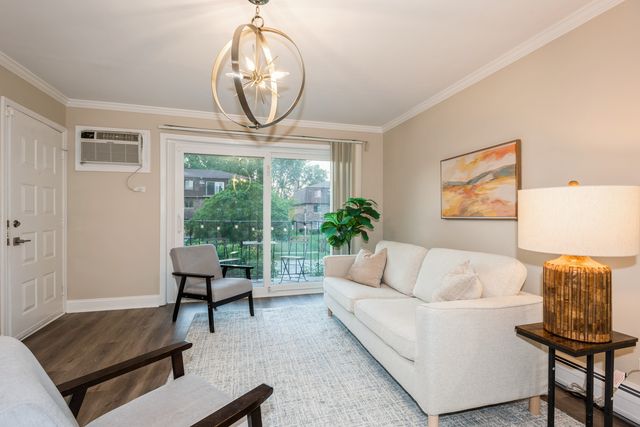 1212 Whispering Hills Court 2B, Naperville, IL 60540
