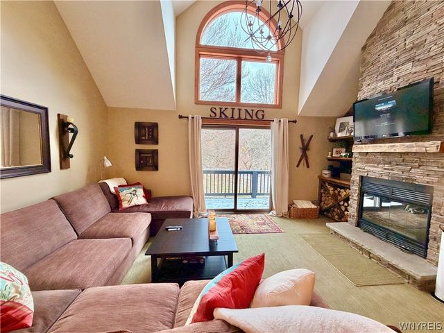 118 Holiview, Ellicottville, NY 14731