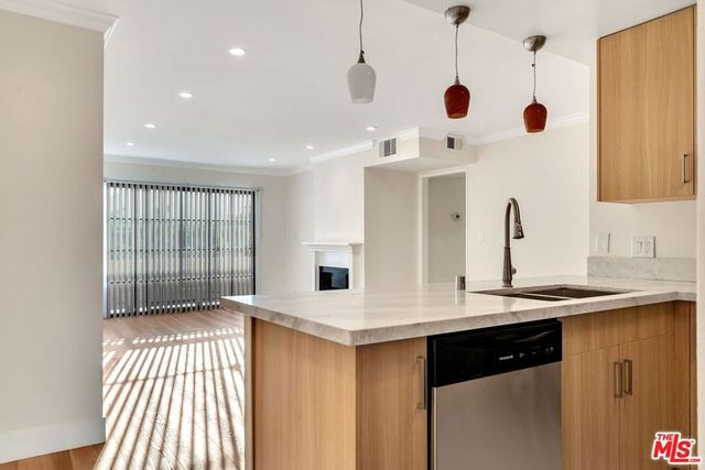 1520 N Vista Street 203, Los Angeles, CA 90046