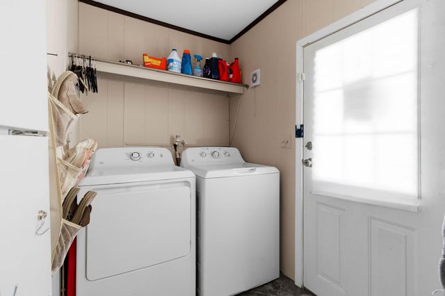 1072 Dry Branch Road, Irvine, KY 40336