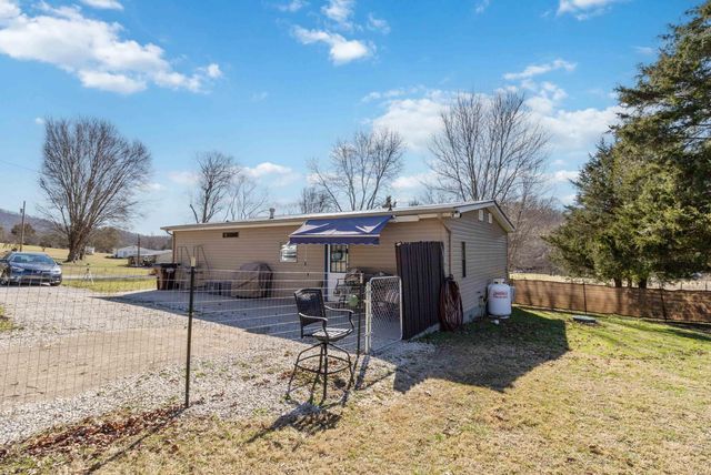 1072 Dry Branch Road, Irvine, KY 40336