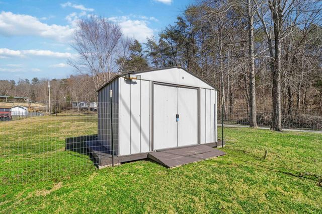 1072 Dry Branch Road, Irvine, KY 40336