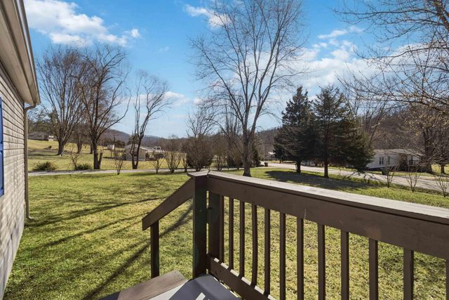 1072 Dry Branch Road, Irvine, KY 40336