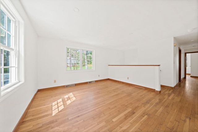 988 E Washington St, Hanson, MA 02341