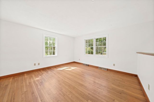 988 E Washington St, Hanson, MA 02341