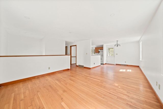 988 E Washington St, Hanson, MA 02341