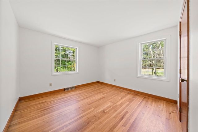 988 E Washington St, Hanson, MA 02341