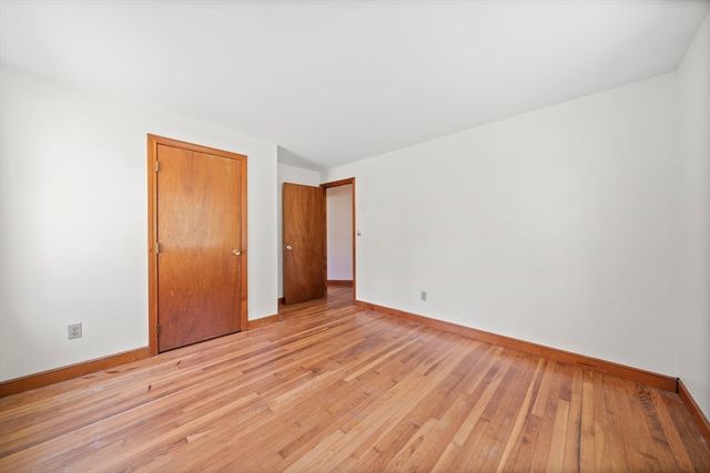 988 E Washington St, Hanson, MA 02341