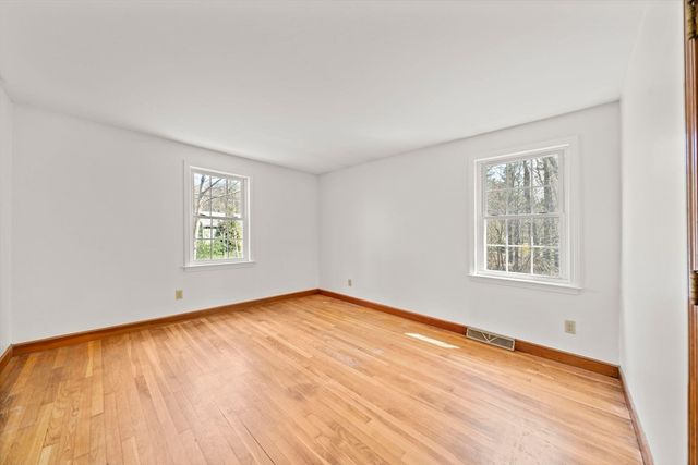 988 E Washington St, Hanson, MA 02341