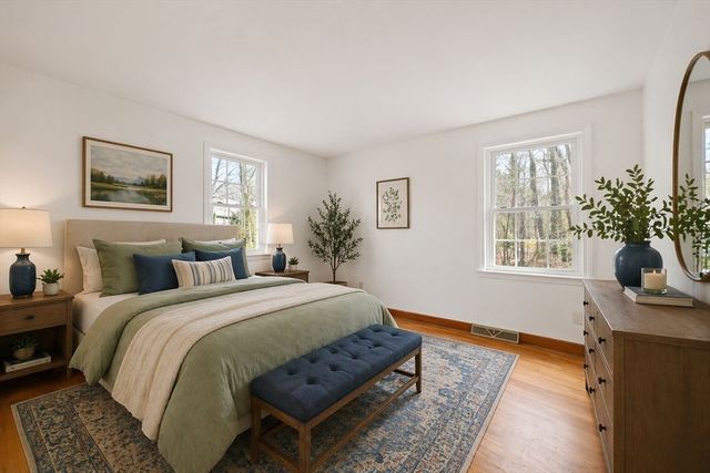 988 E Washington St, Hanson, MA 02341