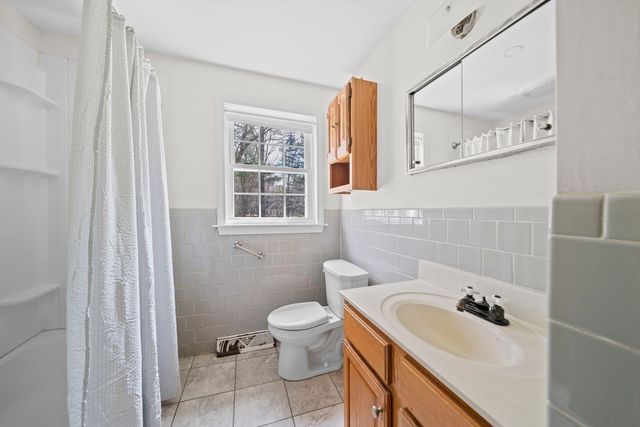 988 E Washington St, Hanson, MA 02341