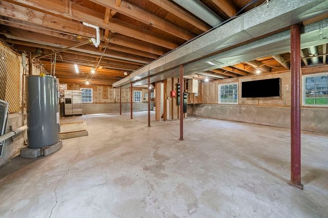 988 E Washington St, Hanson, MA 02341