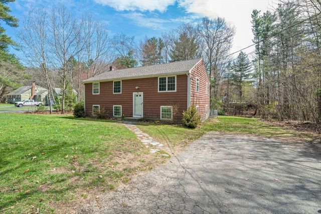 988 E Washington St, Hanson, MA 02341