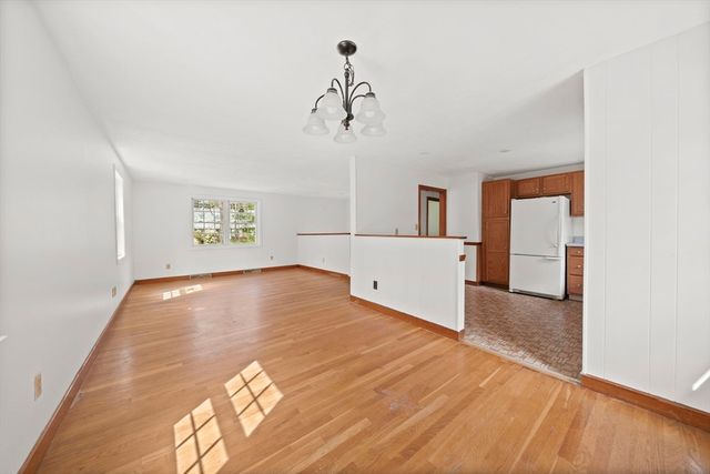 988 E Washington St, Hanson, MA 02341