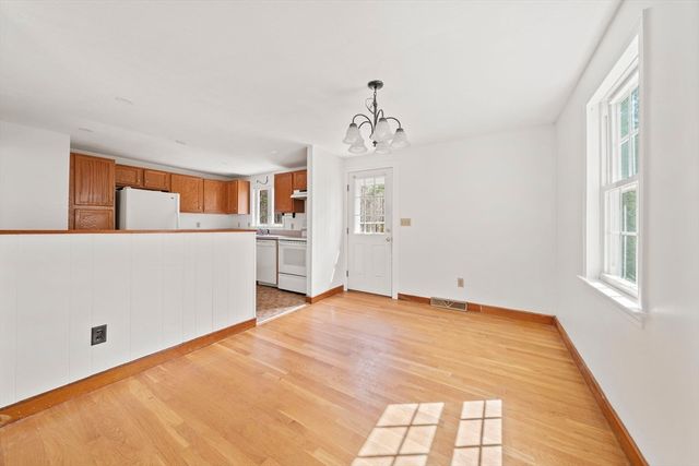 988 E Washington St, Hanson, MA 02341