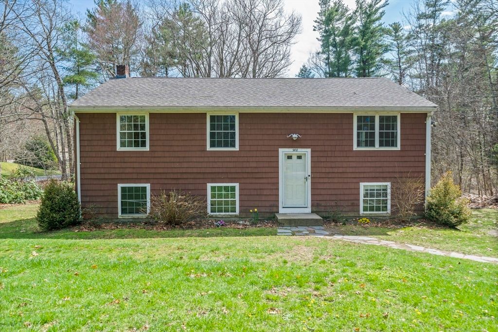 988 E Washington St, Hanson, MA 02341