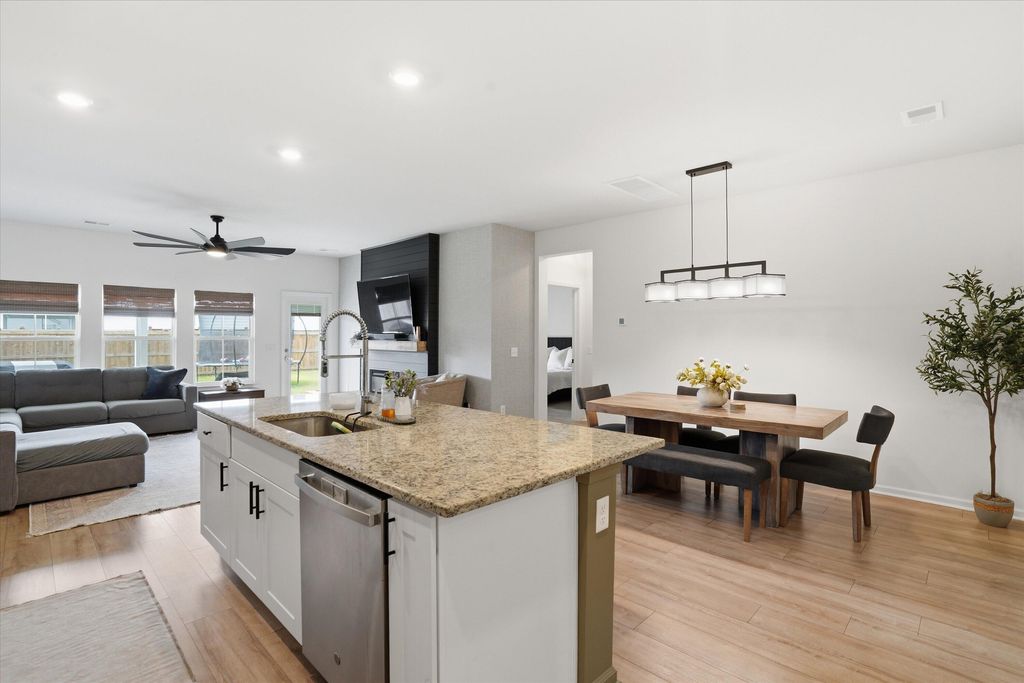 Image 3 of property listing at 129 Spotted Way, Summerville, SC 29485